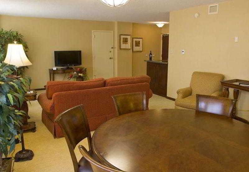 Wichita Marriott Hotel Room photo